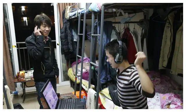 00度校方：用电习惯不好电工称到不了AYX爱游戏大学生宿舍月用电竟达8(图6)