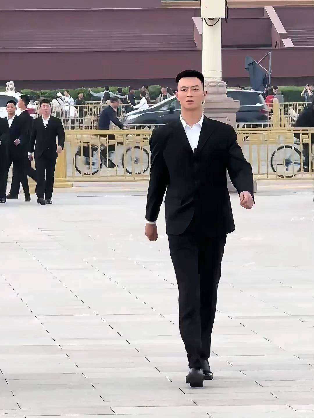 国军人穿便装也自带安全感滤镜爱游戏app