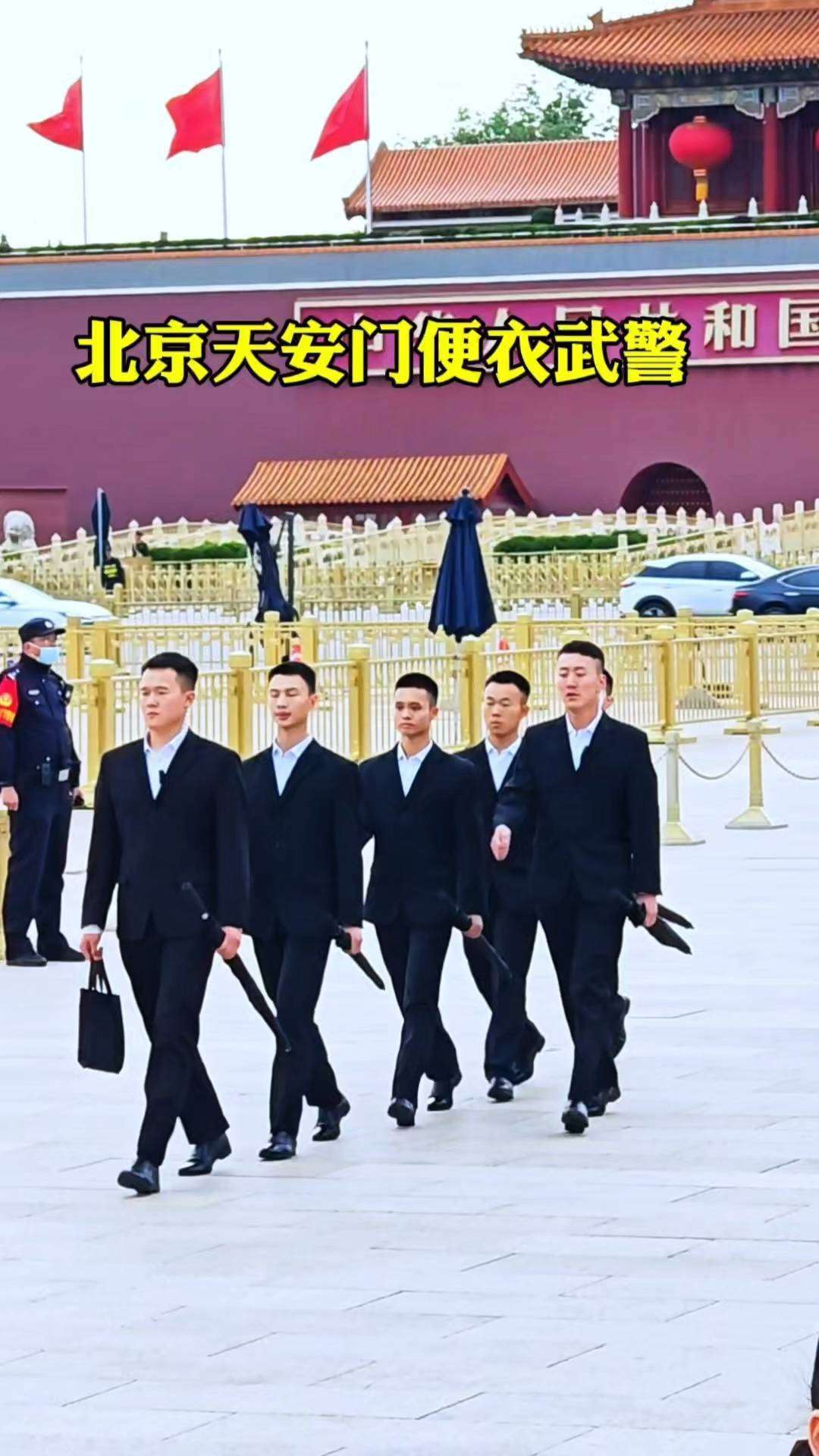 国军人穿便装也自带安全感滤镜爱游戏app这才是真男神!中(图2) 国军人穿便装也自带安全感滤镜爱游戏app这才是真男神!中(图2)